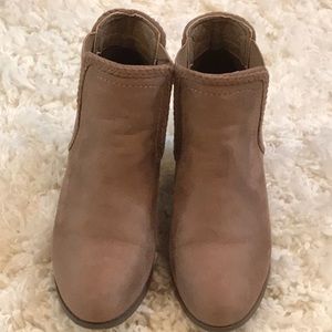 Gorgeous taupe brown heeled booties